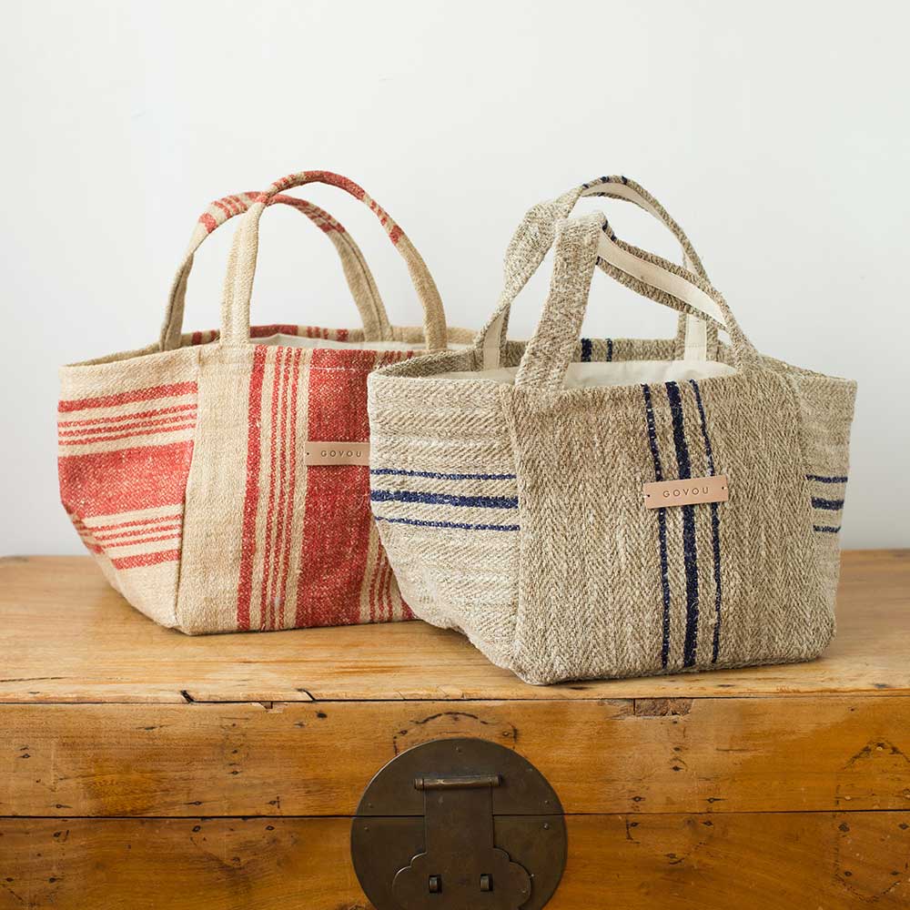Colors For Good Jumbo Recycled Woven Tote Bag - Blue & White | Handbags |  Safari Ltd®
