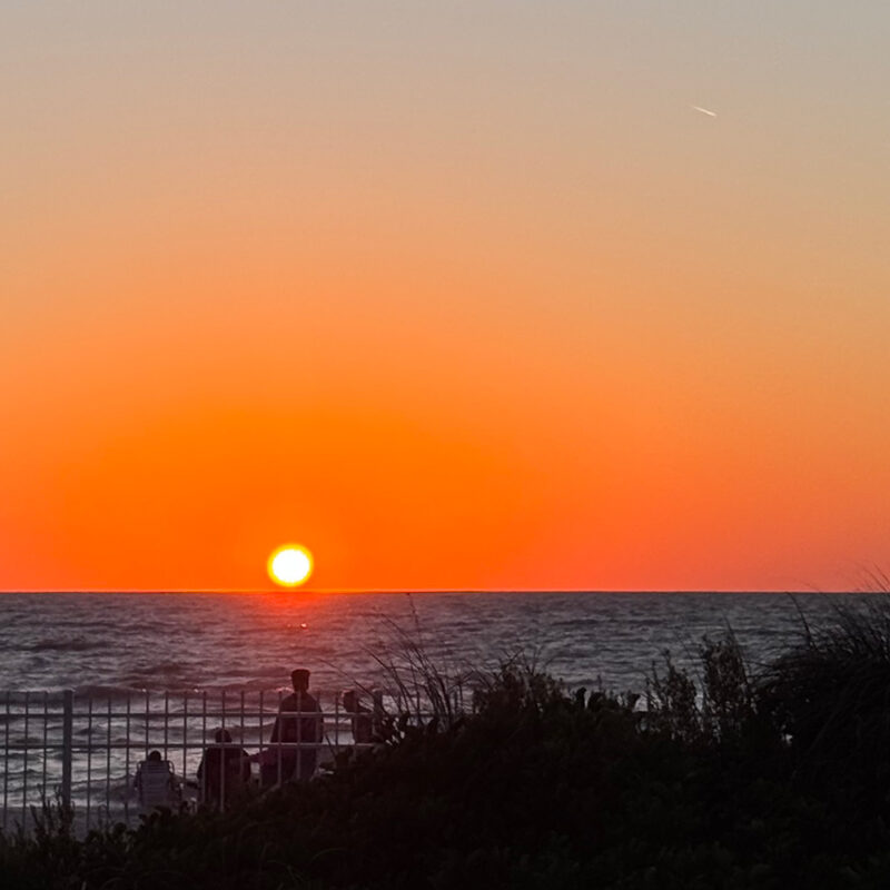 Swans Island Company's Horizon Limited Edition 2026 Throw was inspired by the vibrant colors of sunrise and sunset. A fiery orange water and horizon line as the sun sets along the coast.