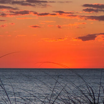 Swans Island Company's Horizon Limited Edition 2026 Throw was inspired by the vibrant colors of sunrise and sunset. A fiery orange water and horizon line as the sun sets along the coast.