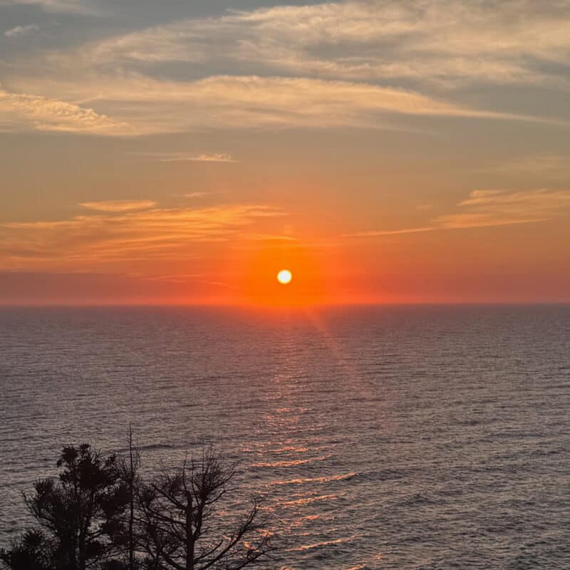 Swans Island Company's Horizon Limited Edition 2026 Throw was inspired by the vibrant colors of sunrise and sunset. A fiery orange water and horizon line as the sun risees along the Maine coast.